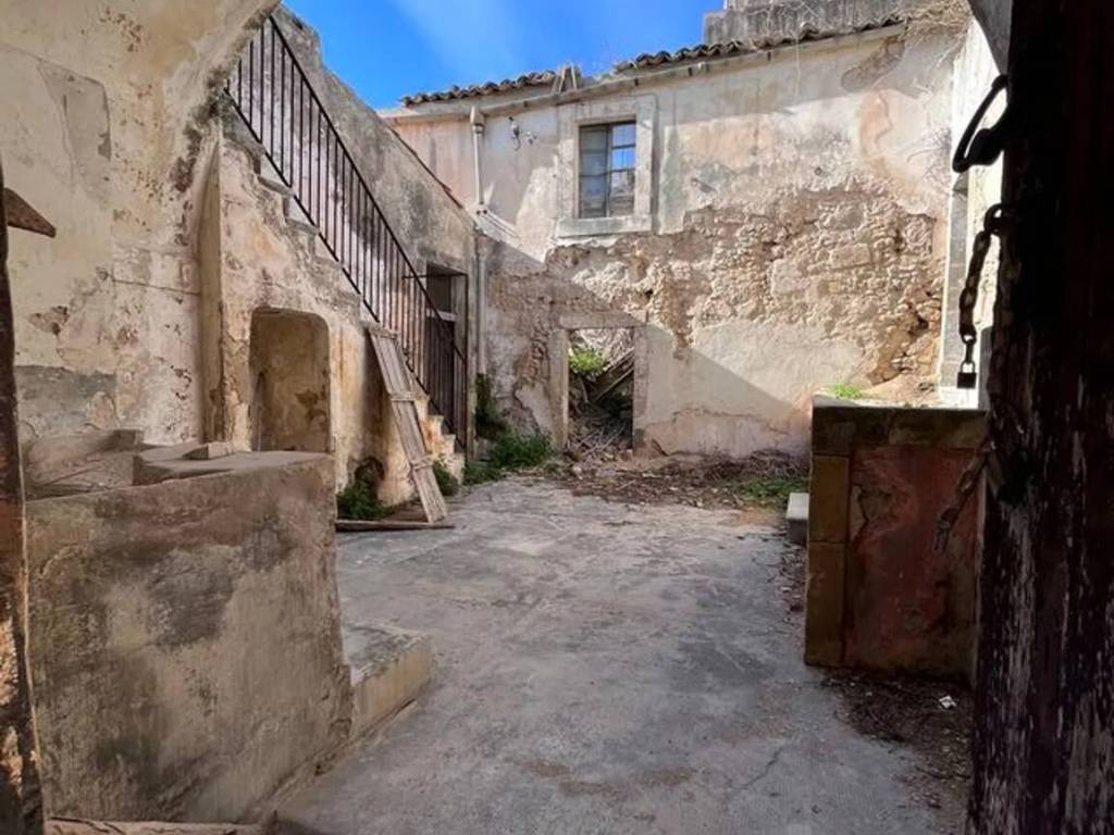 Villa a Noto in Corso Emanuele S.N.C. - Foto 3