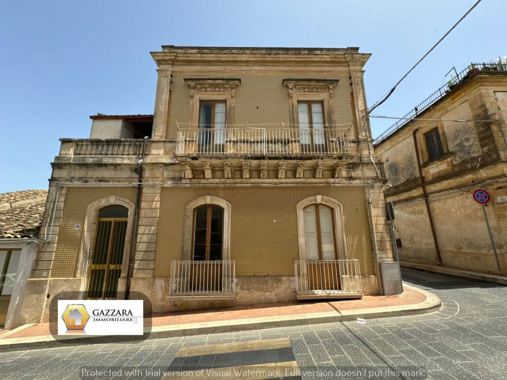 Palazzo / stabile a Canicattini bagni in Principessa Jolanda, 146 - Foto 3