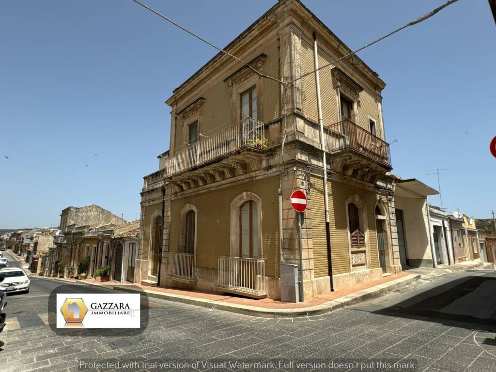 Palazzo / stabile a Canicattini bagni in Principessa Jolanda, 146 - Foto 4