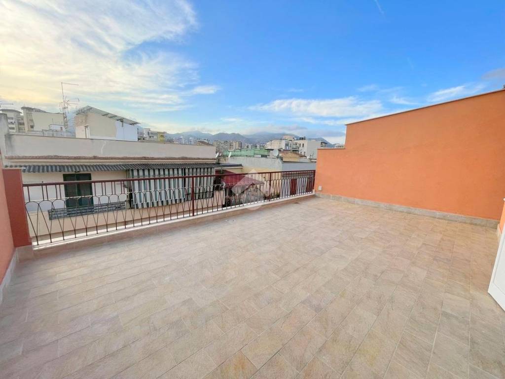 Appartamento a Palermo in Via Filippo de Lignamine, 7 - Foto 1