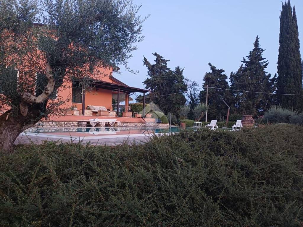 Villa a Perugia in STRADA SAN VETTURINO, 1 - Foto 2