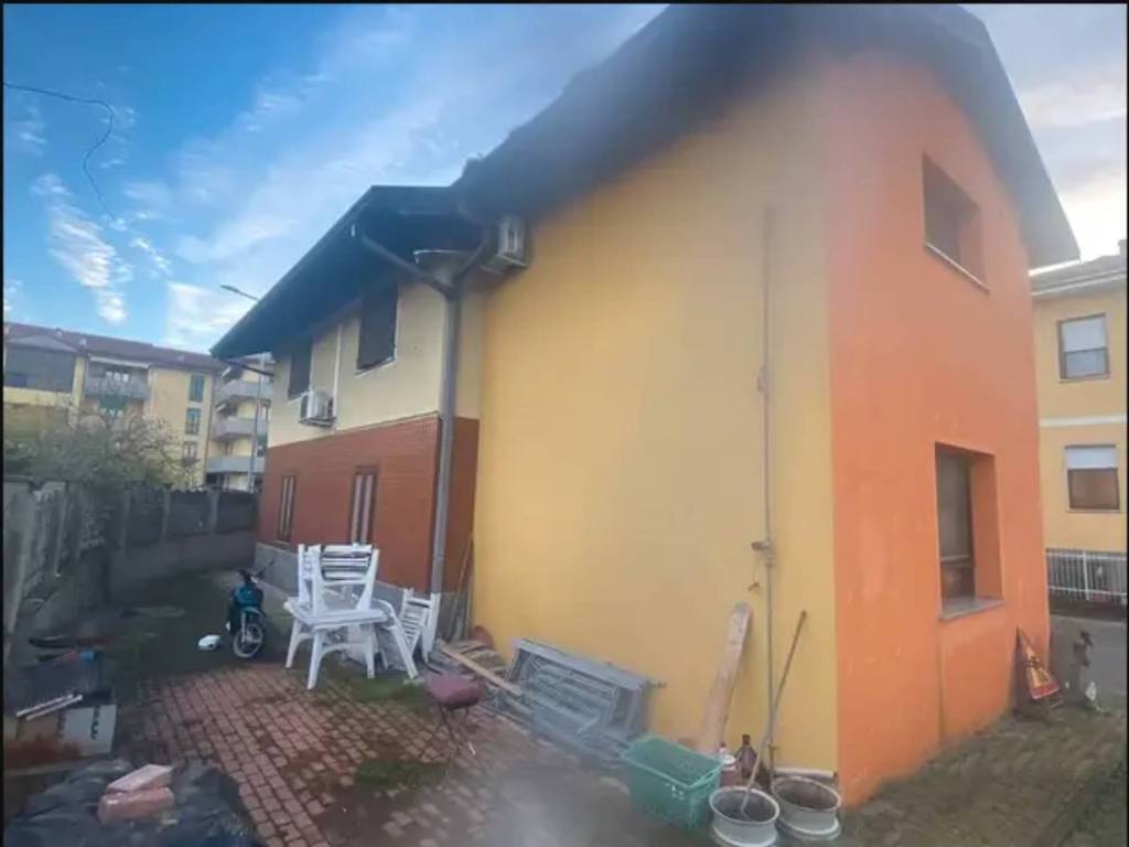 Villa a Trecate in Via Madonna delle Grazie - Foto 2