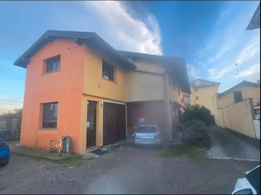 Villa a Trecate in Via Madonna delle Grazie - Foto 3