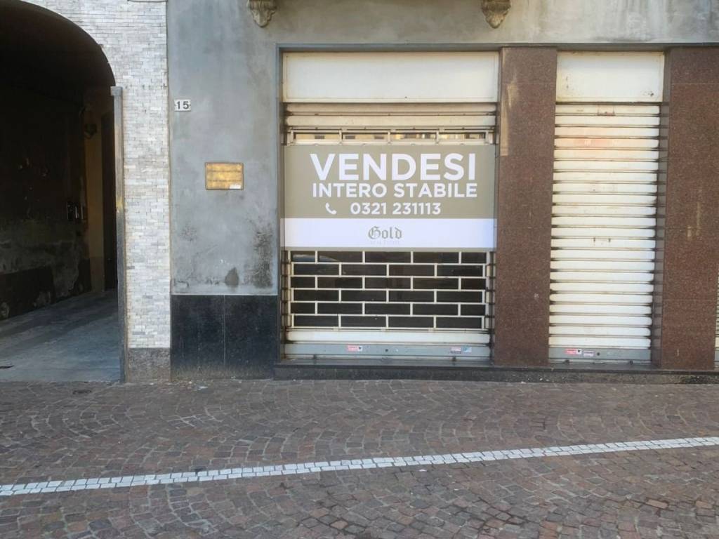 Palazzo / stabile a Trecate in Piazza Camillo Benso di Cavour, 16 - Foto 2