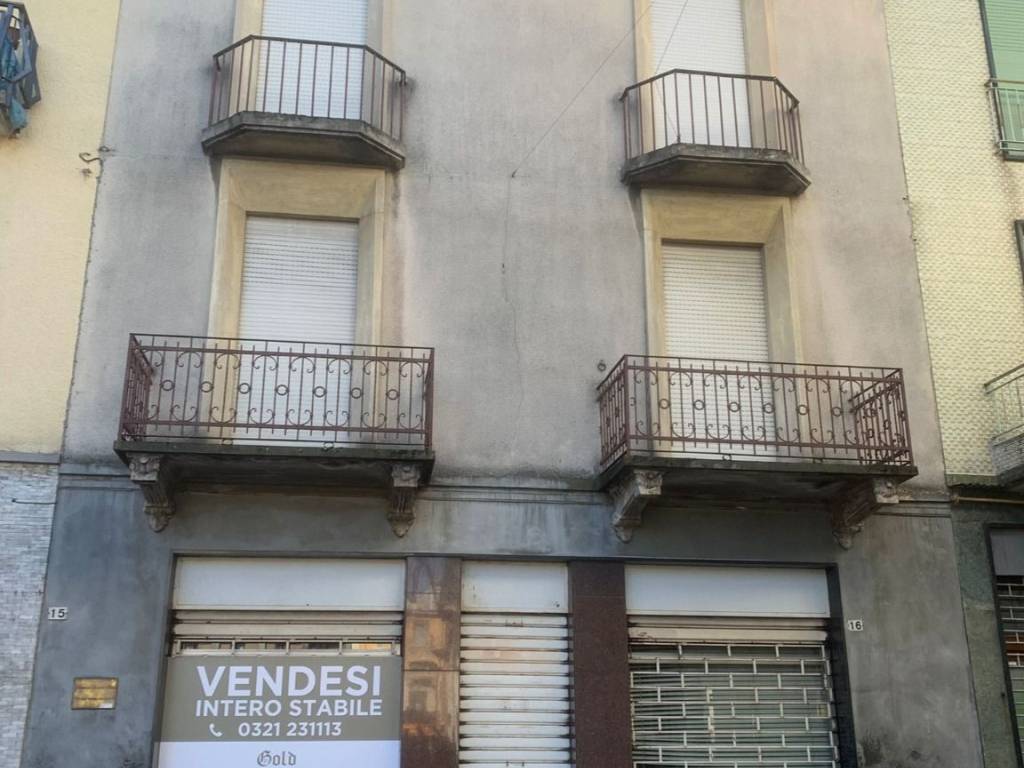 Palazzo / stabile a Trecate in Piazza Camillo Benso di Cavour, 16 - Foto 4