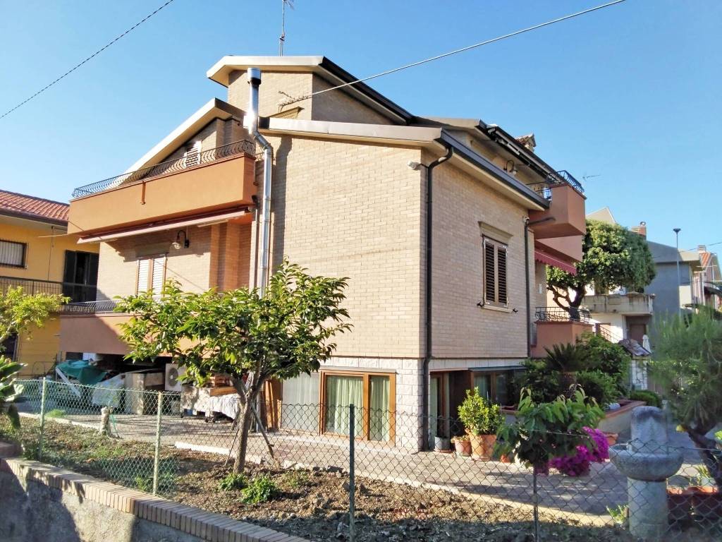 Villa a Fano in Via via giovanni padalino, 0 - Foto 2