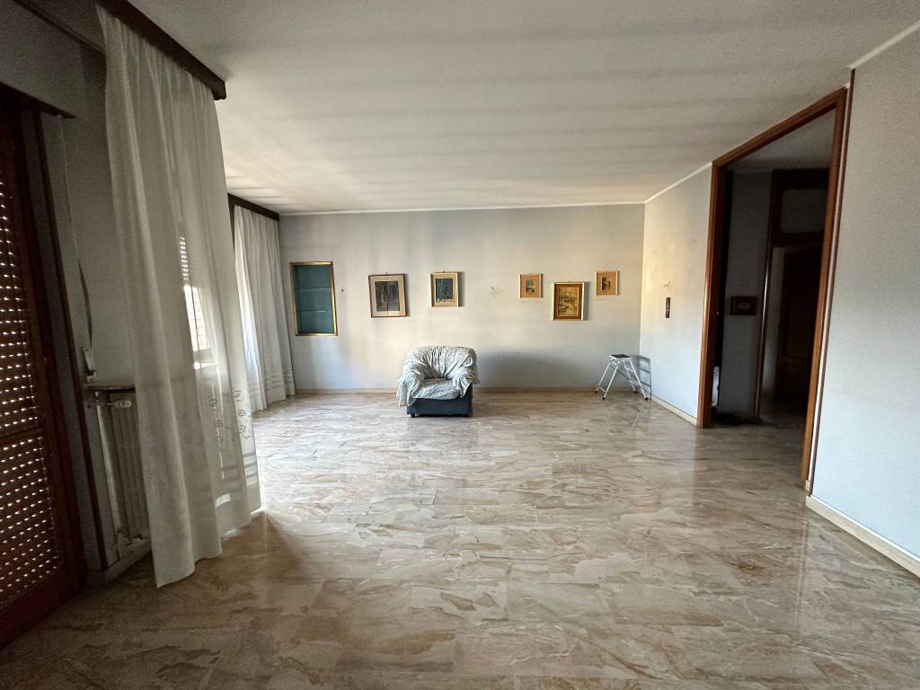 Appartamento a Alessandria in Viale Medaglie d'Oro, 19 - Foto 2