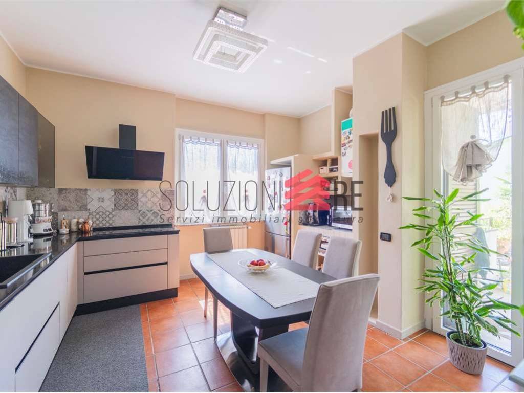 Villa a Oleggio in Via castelnovate, 19 - Foto 4