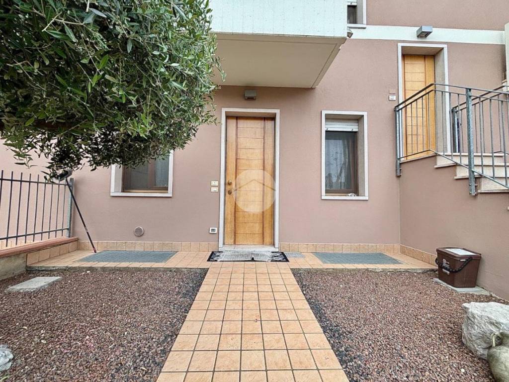 Appartamento a San giovanni lupatoto in Via Fossa Crear, 13 - Foto 2