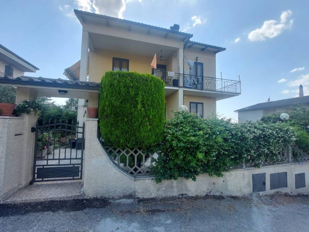 Villa a Montefalco in Via Giacomo Leopardi - Foto 2