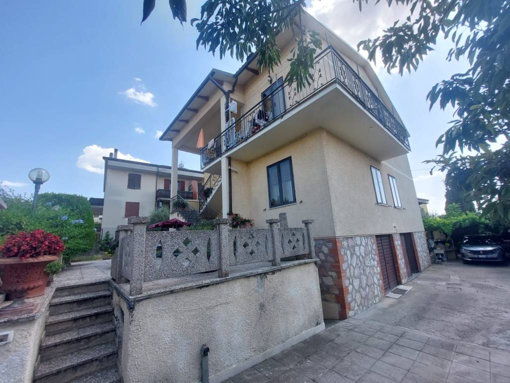 Villa a Montefalco in Via Giacomo Leopardi - Foto 3