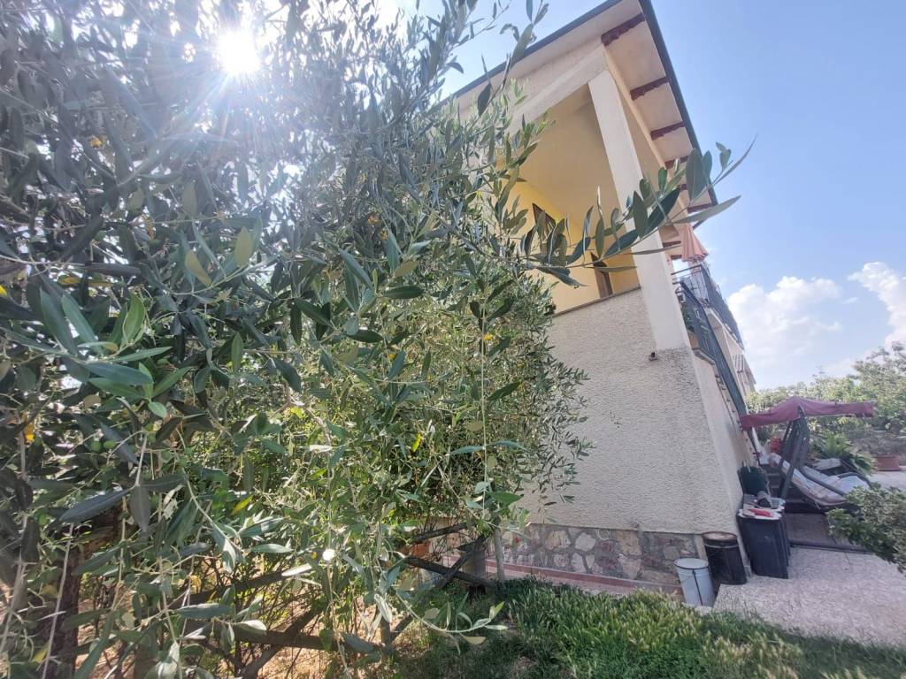 Villa a Montefalco in Via Giacomo Leopardi - Foto 5