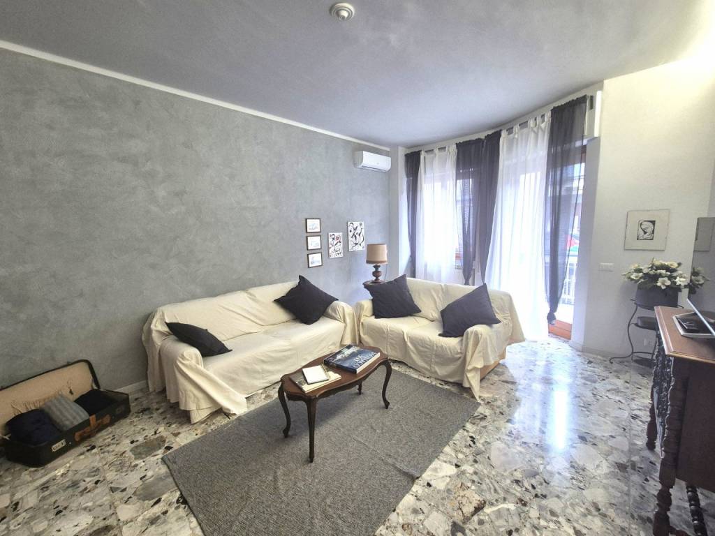 Appartamento a Arona in Corso della Liberazione 15 - Foto 2