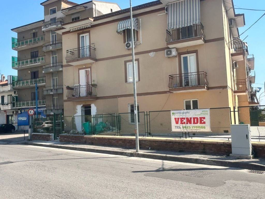 Appartamento a Casapulla in Via Enrico De Nicola - Foto 2