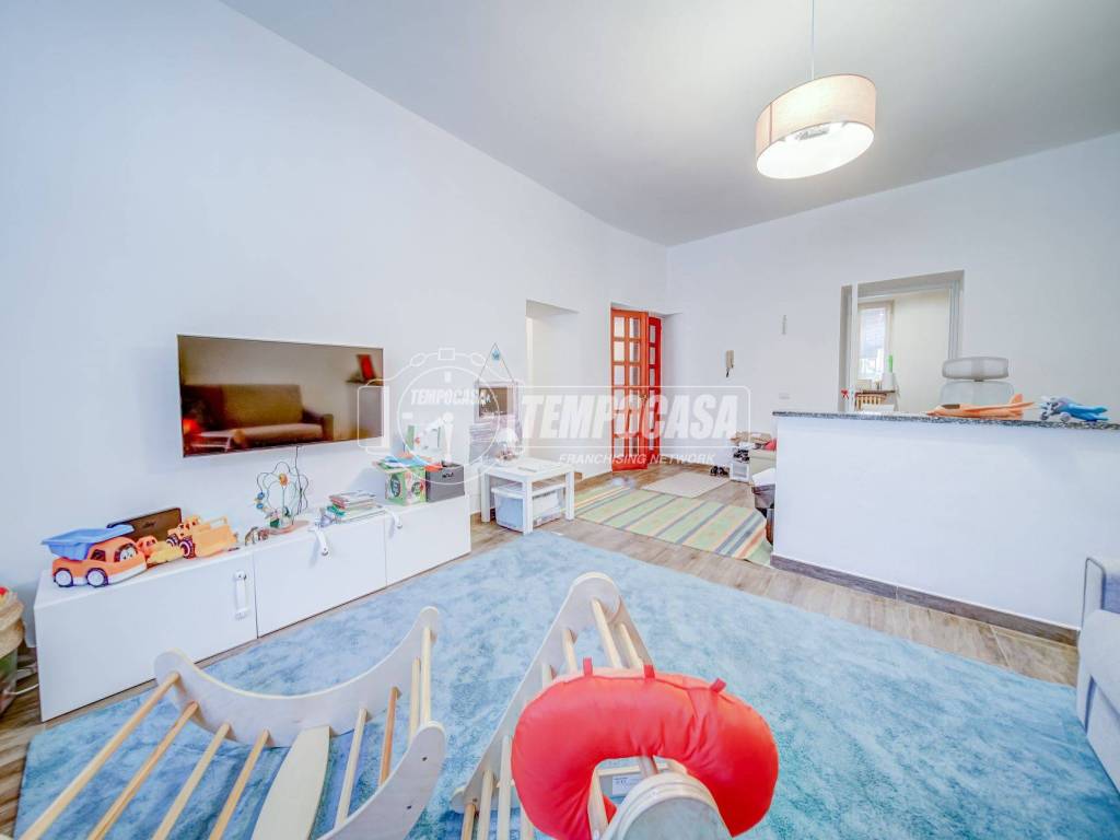 Appartamento a Angera in Via Achille Piazzi, 13 - Foto 4