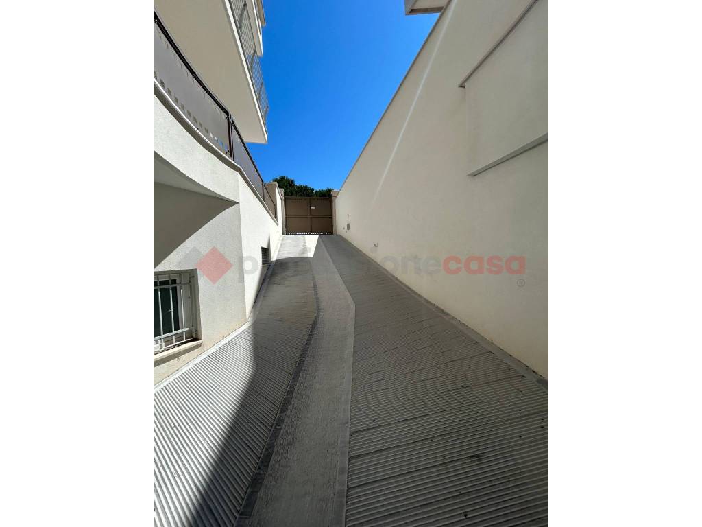 Box / garage a Grottaglie in Viale Gianni Rodari, 36 - Foto 3