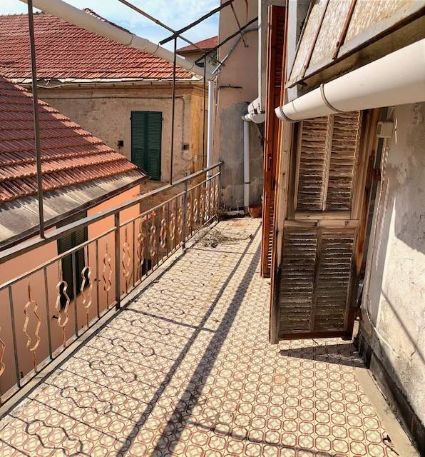 Casa indipendente a Imperia in Via Adelaide Lascaris, 82 - Foto 2
