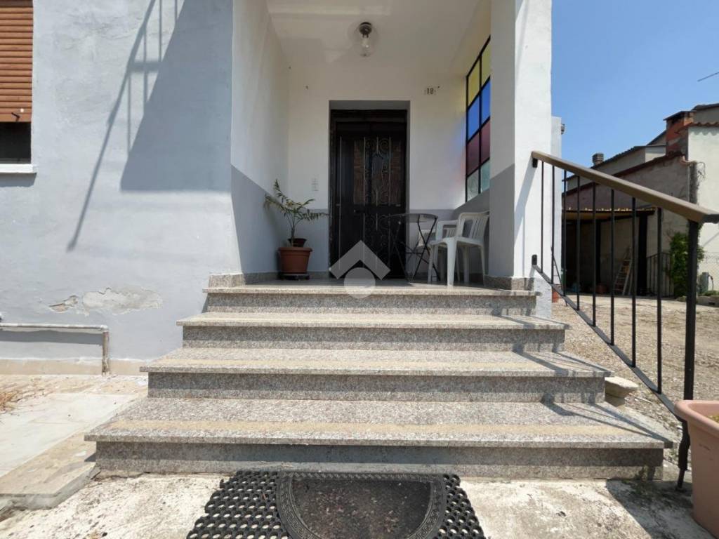 Casa indipendente a Ronco all'adige in Via Sant Ambrogio, 18 - Foto 2