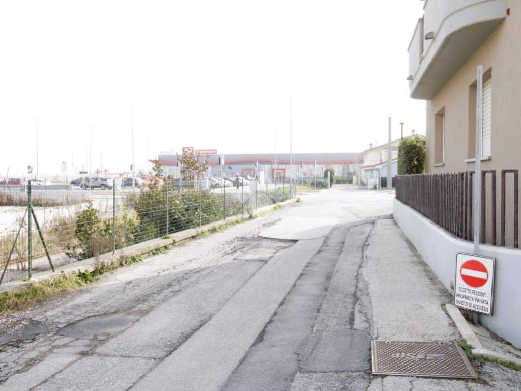 Box / garage a Civitanova marche in Via Andrea Mocenigo, 5 - Foto 3