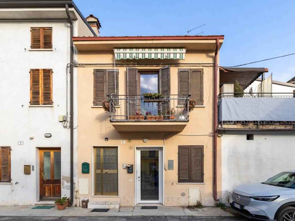 Appartamento a Verona in Vicolo Cortili, 6 - Foto 2