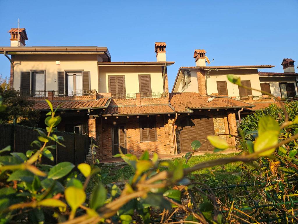 Villetta a schiera a Carugo in Via Giuseppe Parini - Foto 2