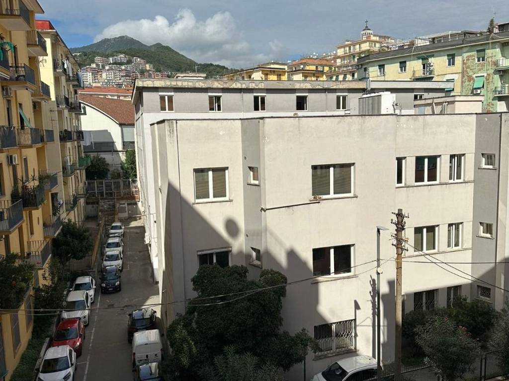 Appartamento a Salerno in Via Angelo Andrea Zottoli - Foto 3