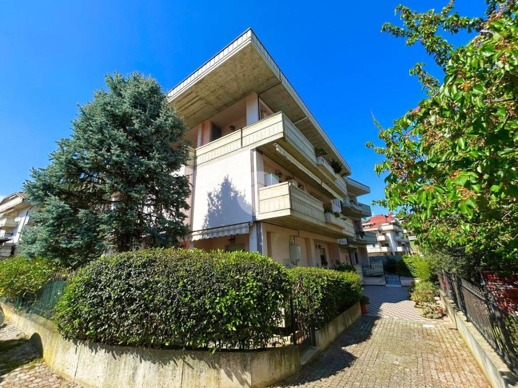 Appartamento a Teramo in Via Insorti di Bosco Martese, 1 - Foto 2