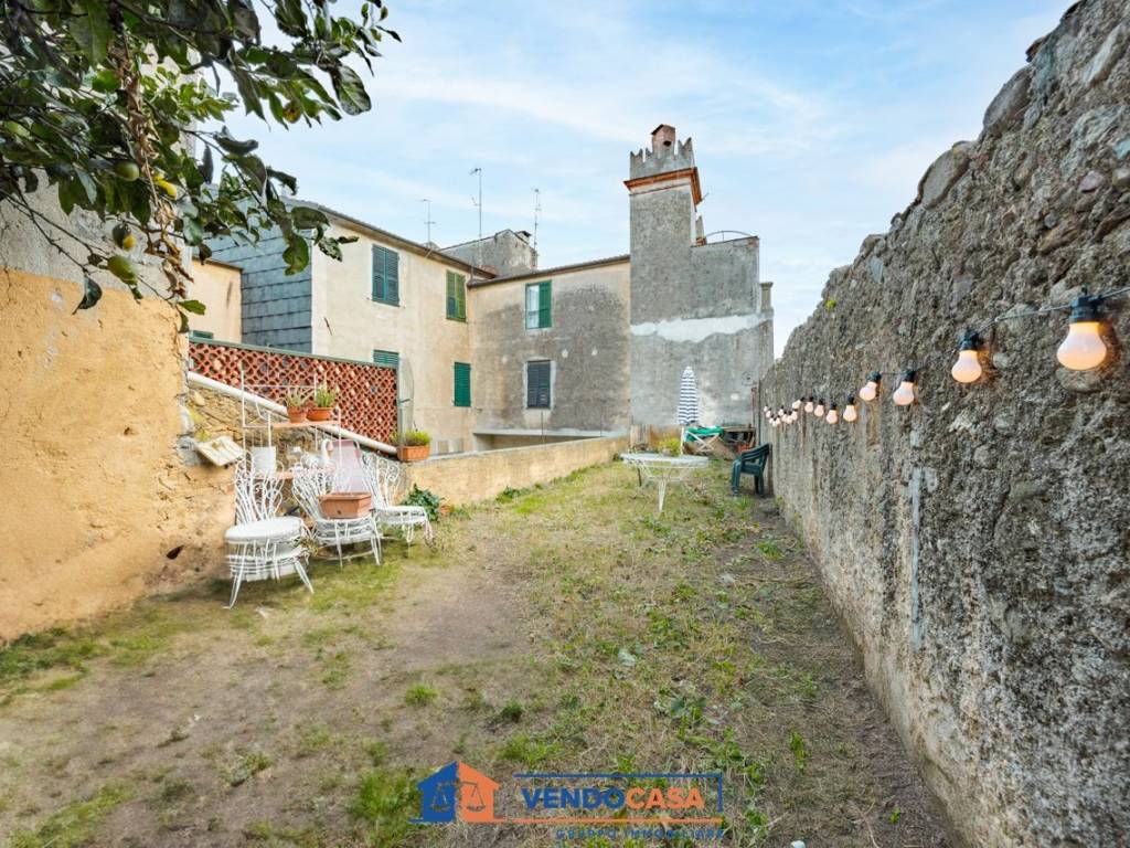 Appartamento a Finale ligure in Piazza Porta Testa - Foto 4