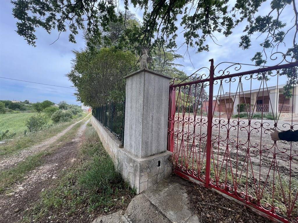 Villa a Martina franca in STRADA VICINALE CARLO ALO' III - Foto 2