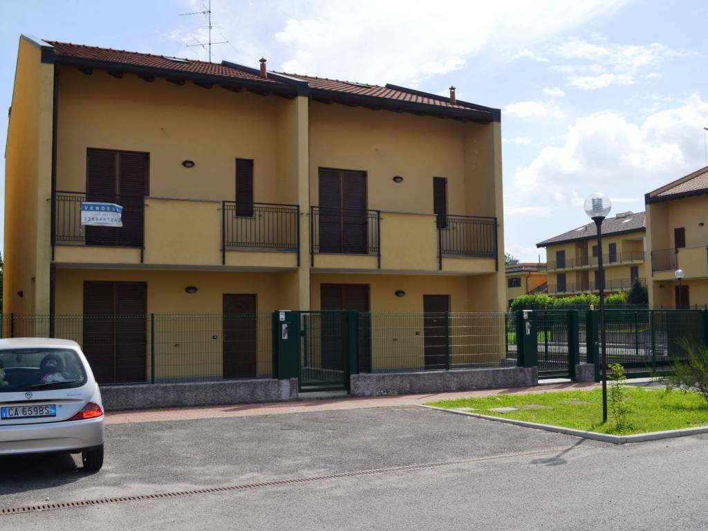 Villa a Varallo pombia in Piazza Risorgimento - Foto 2