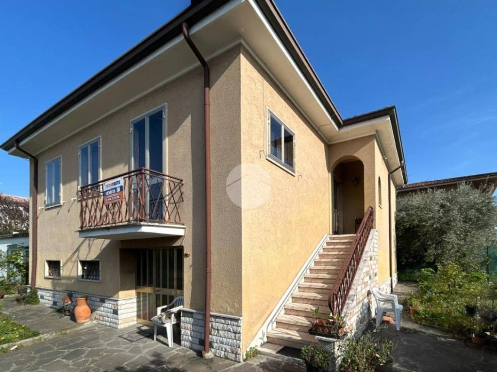 Villa a Bardolino in Via S. Colombano, 10 - Foto 2