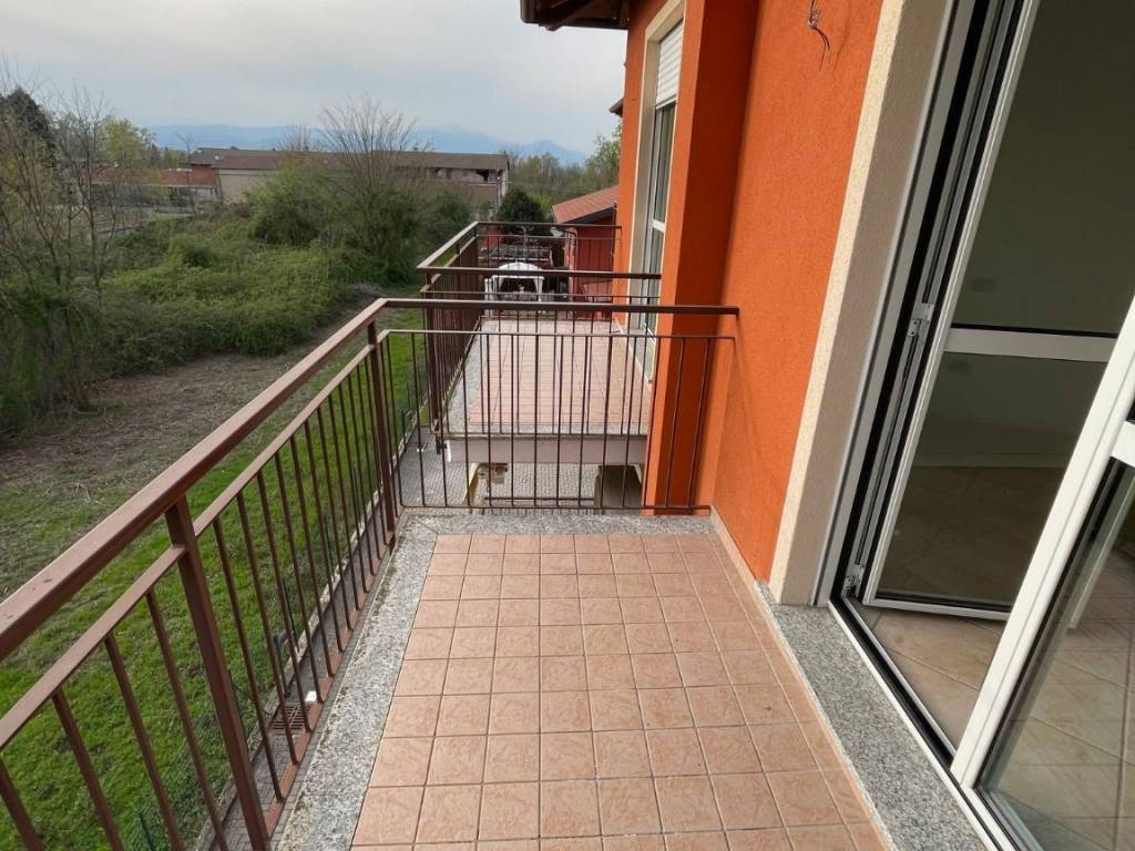 Appartamento a Castelletto sopra ticino in Via Beati - Foto 2