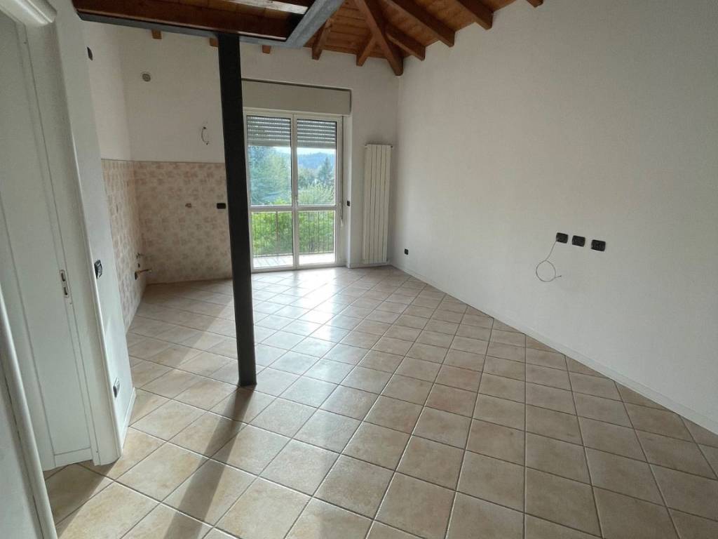 Appartamento a Castelletto sopra ticino in Via Beati - Foto 3
