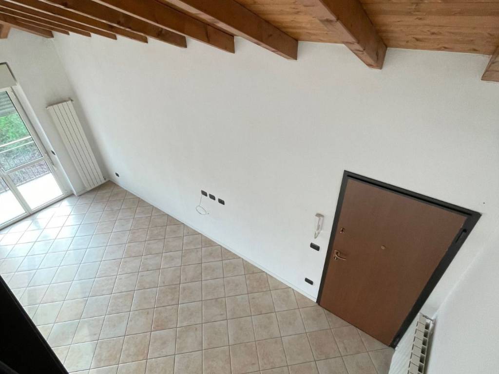 Appartamento a Castelletto sopra ticino in Via Beati - Foto 4