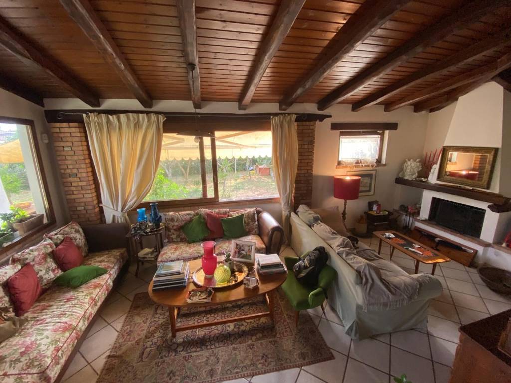 Villa a Sabaudia in Via San Francesco d'Assisi, 2 - Foto 2