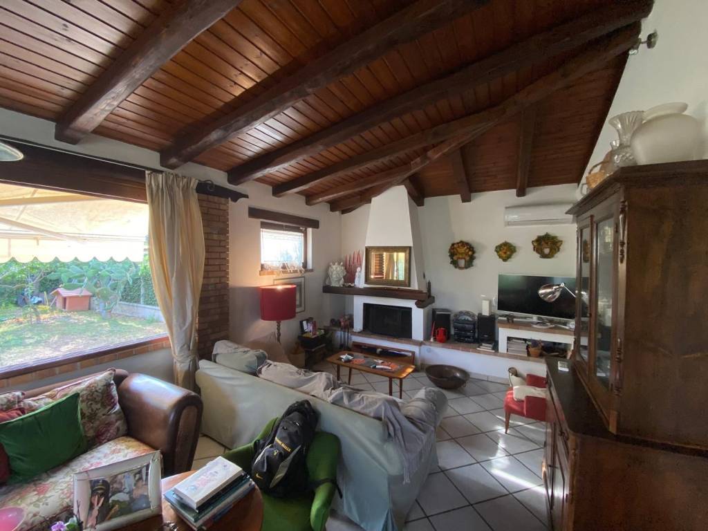 Villa a Sabaudia in Via San Francesco d'Assisi, 2 - Foto 3
