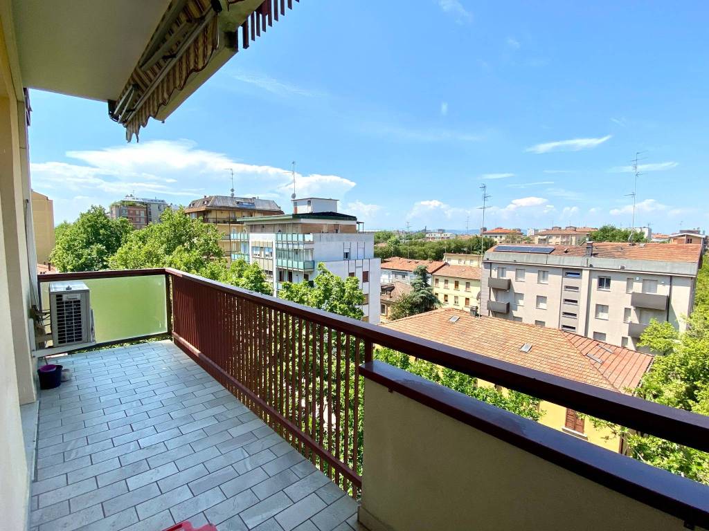 Appartamento a Modena in Viale Vittorio Veneto - Foto 5
