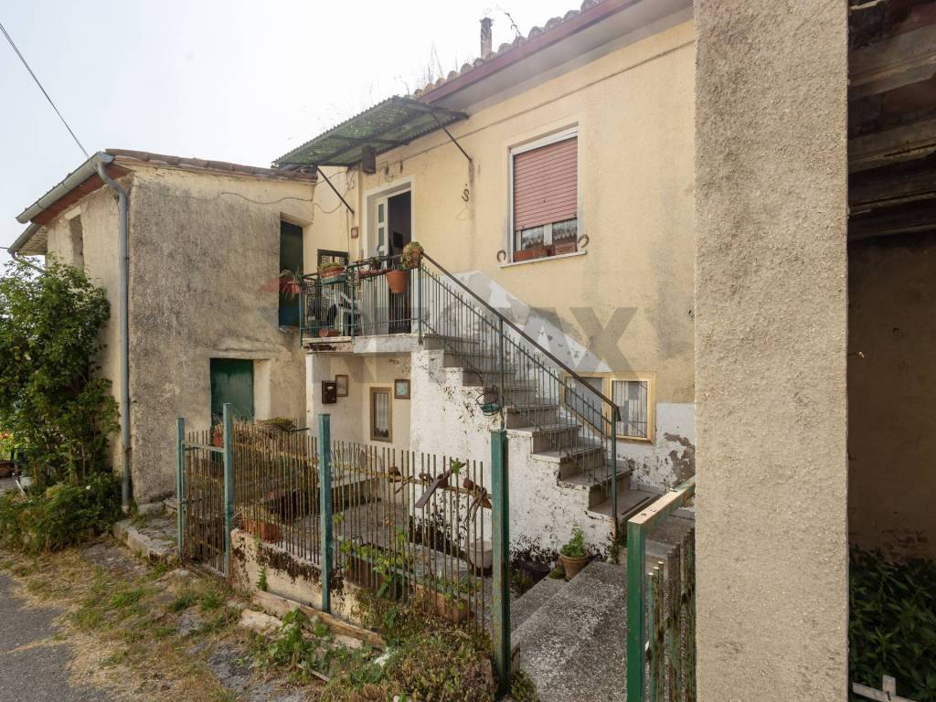Casa indipendente a Nocera umbra in VOCABOLO MOLINACCIO - Foto 3