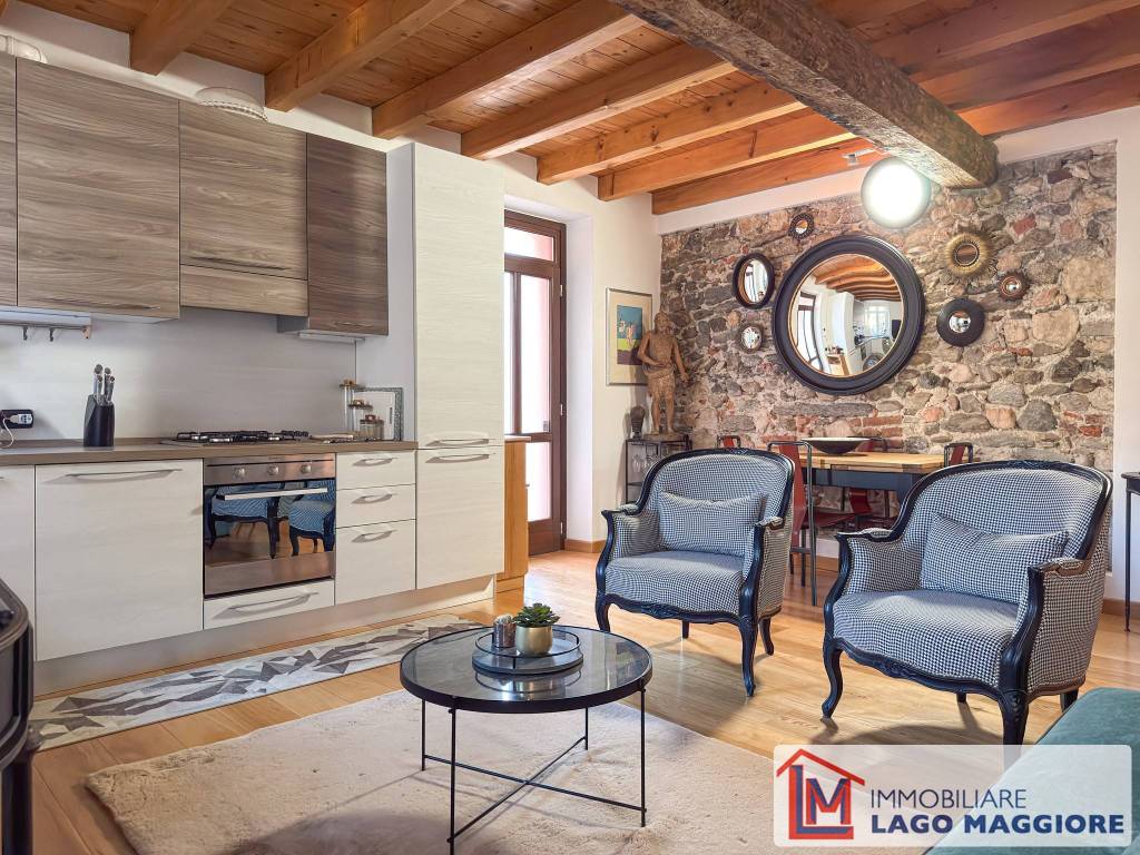 Appartamento a Angera in Via Mario Greppi - Foto 4