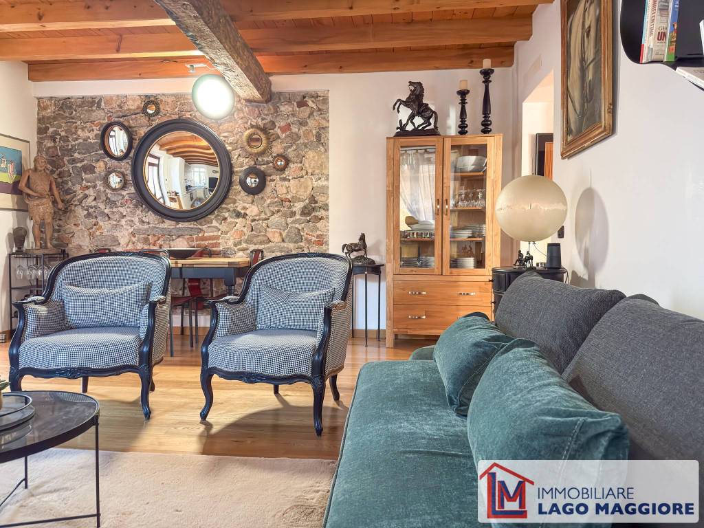 Appartamento a Angera in Via Mario Greppi - Foto 5