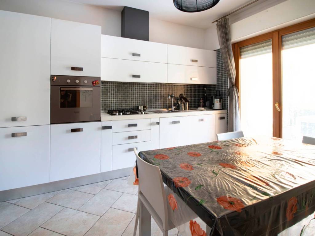 Appartamento a Alba adriatica in Viale Giuseppe Mazzini, 133 - Foto 4