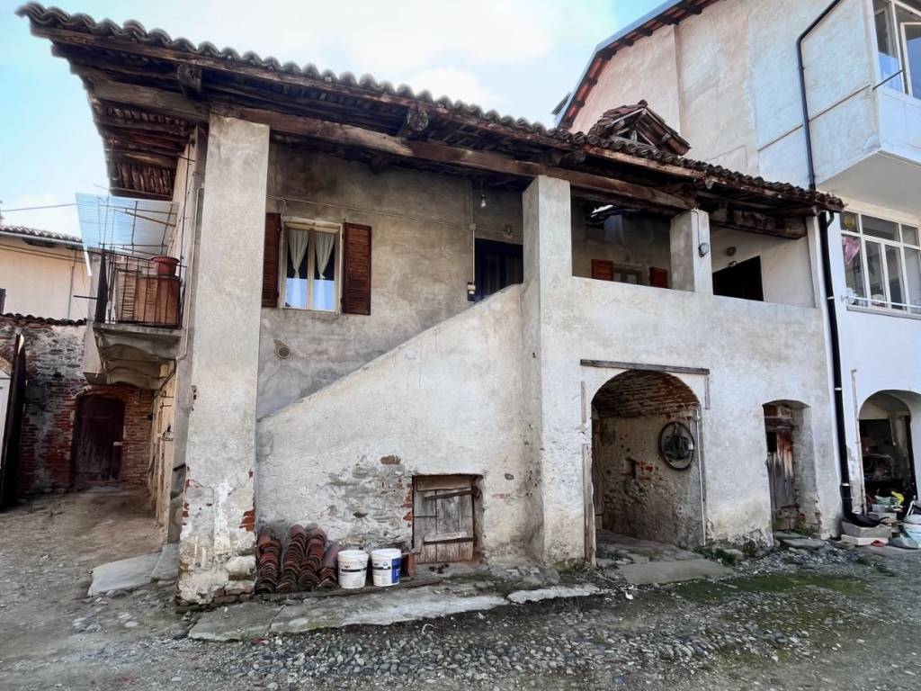 Casa indipendente a Costigliole saluzzo in Via Camillo Benso di Cavour, 8 - Foto 2