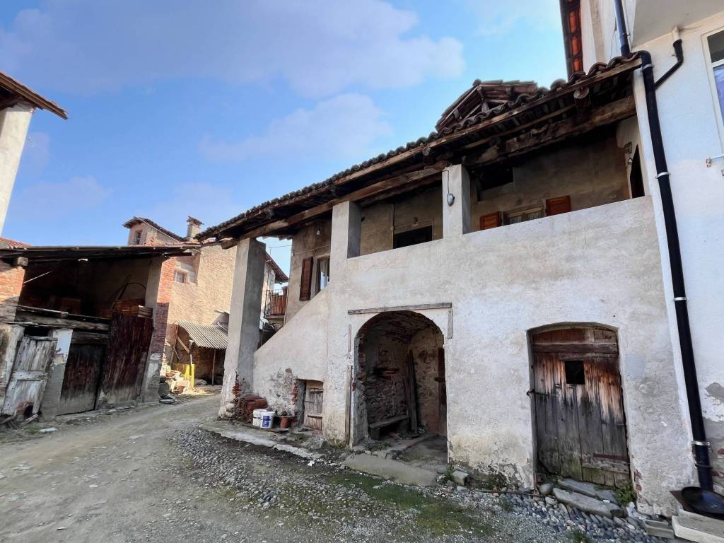 Casa indipendente a Costigliole saluzzo in Via Camillo Benso di Cavour, 8 - Foto 3