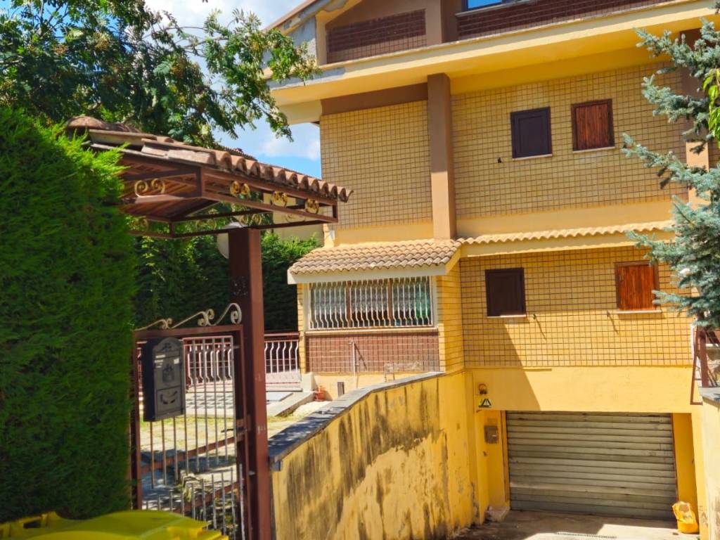 Casa indipendente a Rocca di mezzo in Via delle Pezzelle - Foto 2