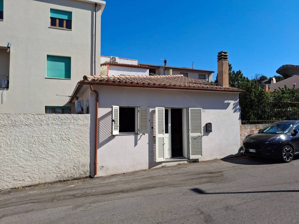Appartamento a Arzachena in Via Eleonora d'Arborea, 57 - Foto 2