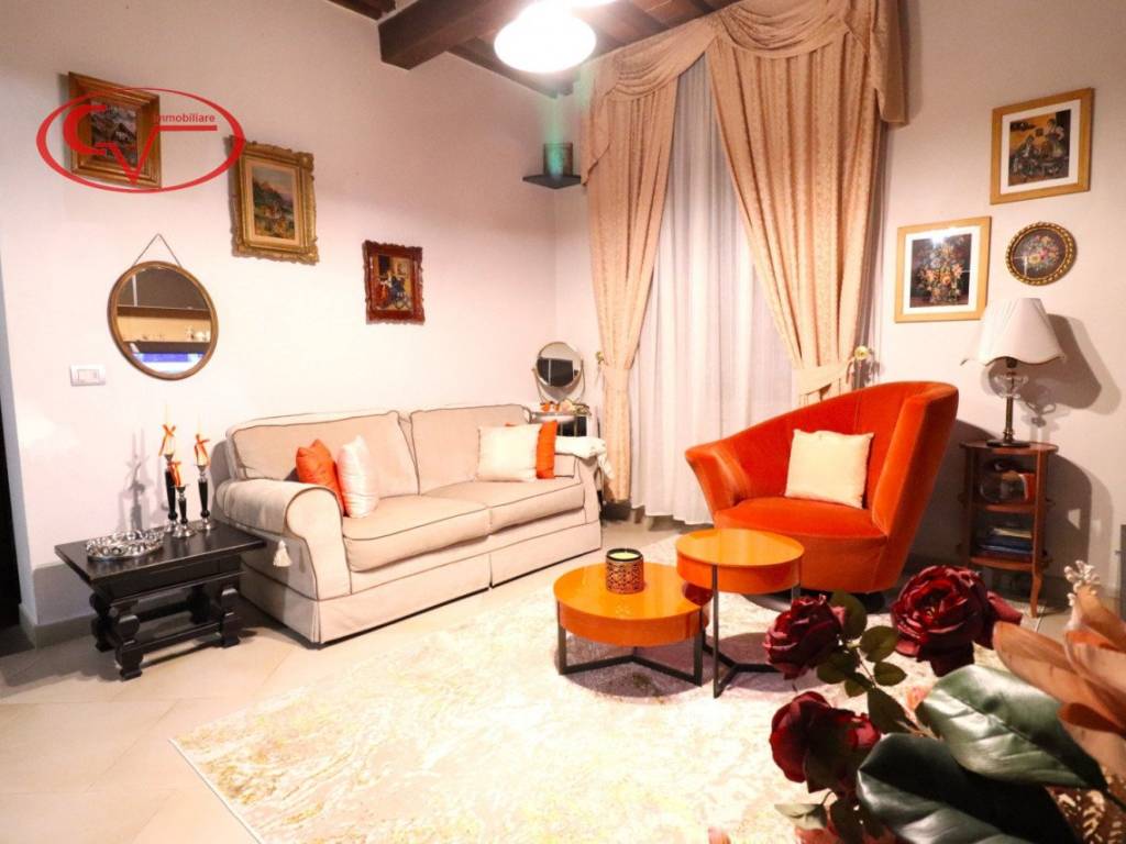 Appartamento a Montevarchi in Via Ammiraglio Burzagli - Foto 2