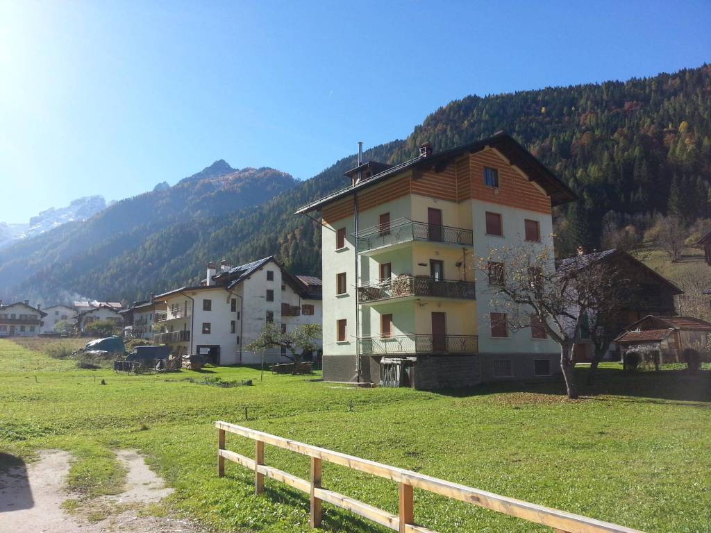 Palazzo / stabile a Falcade in Strada Provinciale del Passo di San Pellegrino - Foto 2