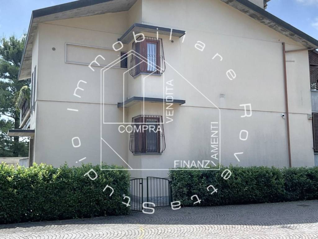 Villa a Cardano al campo in Via per Casorate, 13 - Foto 3