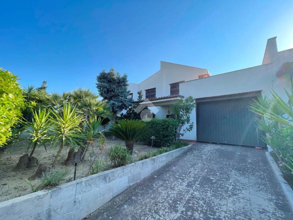 Villetta a schiera a Canosa di puglia in Piazza Oristano, 4 - Foto 2