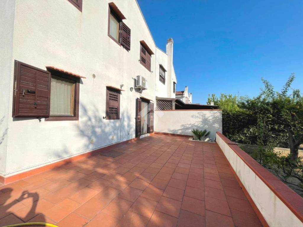 Villetta a schiera a Canosa di puglia in Piazza Oristano, 4 - Foto 4